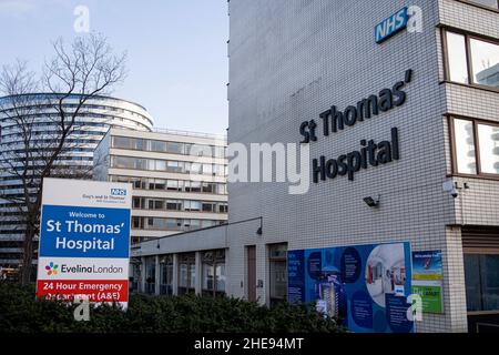 London, Großbritannien. 09th Januar 2022. Ein Blick auf die Vorderseite des St. Thomas's Hospital in London, Großbritannien. Kredit: SOPA Images Limited/Alamy Live Nachrichten Stockfoto