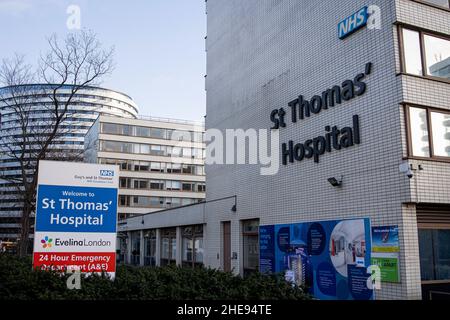 London, Großbritannien. 09th Januar 2022. Ein Blick auf die Vorderseite des St. Thomas's Hospital in London, Großbritannien. (Foto von Hesther Ng/SOPA Images/Sipa USA) Quelle: SIPA USA/Alamy Live News Stockfoto