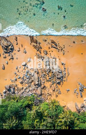 Nai thon Strand und die Holztreppen in Phuket, Thailand Stockfoto