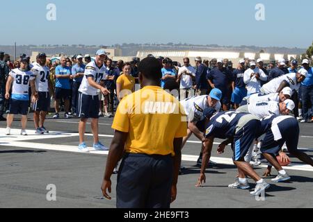 San Diego Chargers besuchen die USS Ronald Reagan 130828 Stockfoto