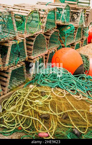 Fischernetze und Hummertöpfe Fallen, Old Pelican, Avalon Peninsula, Neufundland, Kanada. Stockfoto