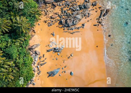 Nai thon Strand und die Holztreppen in Phuket, Thailand Stockfoto