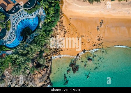 Nai thon Strand und die Holztreppen in Phuket, Thailand Stockfoto