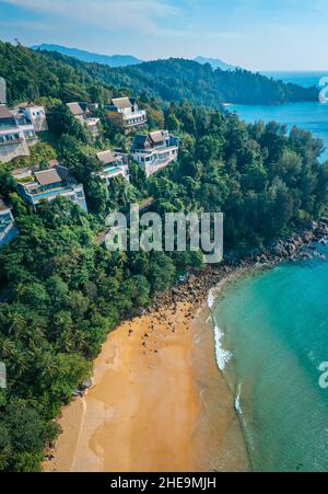 Nai thon Strand und die Holztreppen in Phuket, Thailand Stockfoto