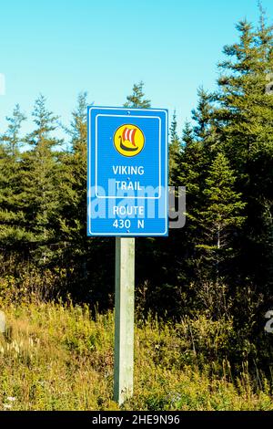 Viking Trail Straßenschild auf Highway 430, Gros Morne National Park, Great Northern Peninsula, Neufundland, Kanada. Stockfoto