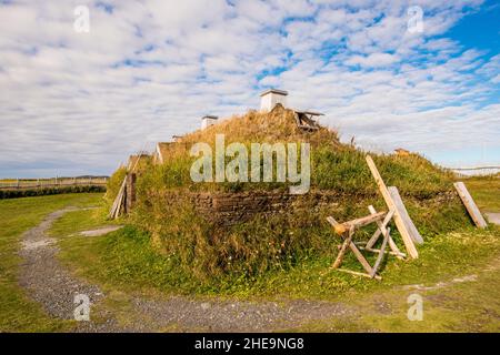 Viking Long House in L'Anse aux Meadows National Historic Site, Great Northern Peninsula, Neufundland, Kanada. Stockfoto