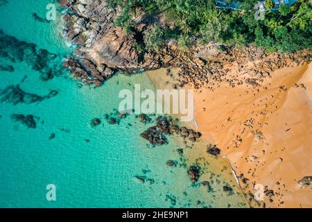 Nai thon Strand und die Holztreppen in Phuket, Thailand Stockfoto