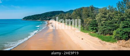 Nai thon Strand und die Holztreppen in Phuket, Thailand Stockfoto