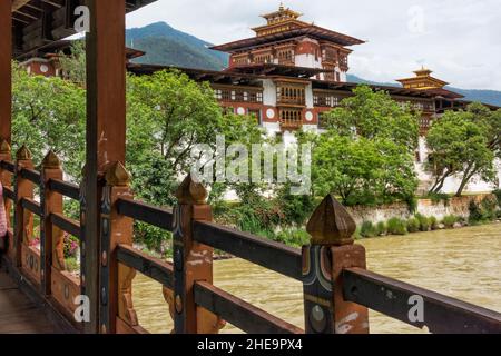 Punakha Dzong am Zusammenfluss von Pho Chhu (Vater Fluss) und Mo Chhu (Mutter Fluss) Flüsse, Punakha, Bhutan Stockfoto