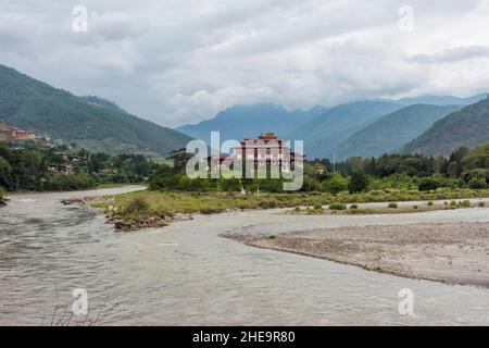 Punakha Dzong am Zusammenfluss von Pho Chhu (Vater Fluss) und Mo Chhu (Mutter Fluss) Flüsse, Punakha, Bhutan Stockfoto