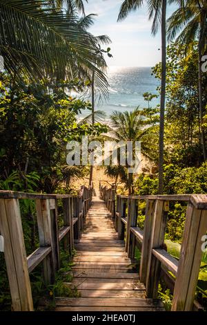 Nai thon Strand und die Holztreppen in Phuket, Thailand Stockfoto