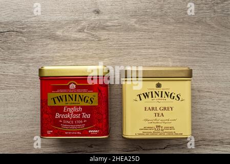 Metall-Box mit Twinings Loose Tea einschließlich: Earl Grey Tea und English Breakfast Tea. Stockfoto