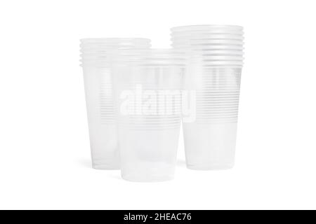 Transparente Kunststoffbecher für Kaffee, Tee, Schokolade und andere heiße Getränke. Kunststoff Party Cup Mockup. Einmal-Becher-Set. Nehmen Sie Tassen Vorderansicht und Stockfoto