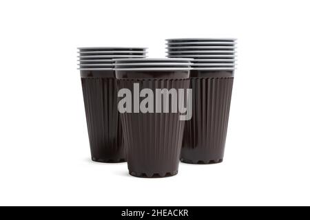 Braune Papiertasse für Kaffee, Tee, Schokolade und andere heiße Getränke. Kunststoff Party Cup Mockup. Einmal-Becher-Set. Nehmen Sie Tassen Vorderansicht und Platz für Stockfoto