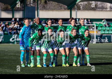 Sevilla, Spanien. 09th Januar 2022. Die Startelf von Real Betis Women stehen vor dem Primera Division Femenina-Spiel zwischen Real Betis Women und Levante UD Women in der Sportstadt Luis del Sol in Sevilla an. (Foto: Mario Diaz Rasero Kredit: Gonzales Foto/Alamy Live News Stockfoto