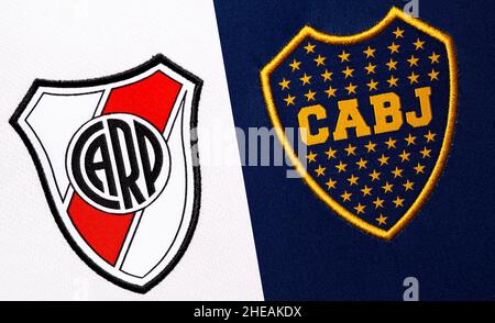 Nahaufnahme von Boca Juniors und River Plate Fußballtrikot. Superclásico ist das Fußballspiel in Argentinien zwischen den Rivalen Boca und River in Buenos Aires. Stockfoto