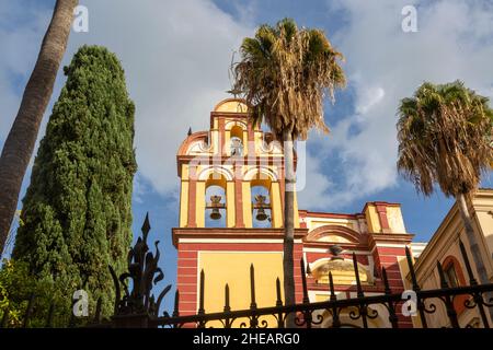 Iglesia del convento de San Agustín Kirche aus dem 16th. Jahrhundert, Malaga, Andalusien, Spanien Fassade mit Glockenturm Stockfoto