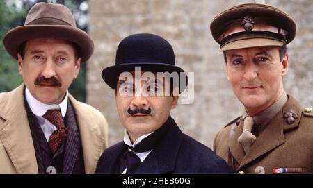 DIE GEHEIMNISVOLLE AFFÄRE UM STILE 1968 ITV-Produktion des Romans von Agatha Christie mit von links: Philip Jackson (Hauptinspektor Japp) David Suchet (Hercule Poirot), Hugh Fraser (Leutnant Hastings) Stockfoto