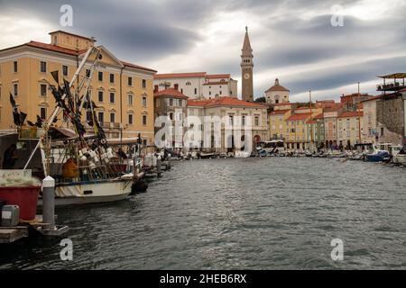 Piran (Pirano) ist eine Stadt im Südwesten Sloweniens am Golf von Piran an der Adria. Es ist eine der drei größten Städte des slowenischen Istriens. Th Stockfoto