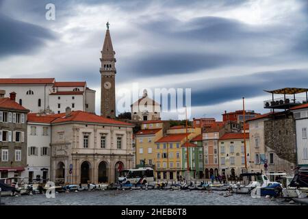 Piran (Pirano) ist eine Stadt im Südwesten Sloweniens am Golf von Piran an der Adria. Es ist eine der drei größten Städte des slowenischen Istriens. Th Stockfoto