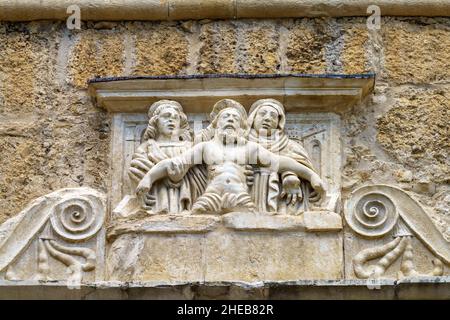 Anversa degli Abruzzi, Provinz L Aquila, Abruzzen, Italien: Fassade der mittelalterlichen Kirche Santa Maria delle Grazie Stockfoto