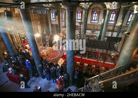 Ökumenisches Patriarchat von Konstantinopel, Istanbul, Türkei - 06. Januar 2022 : Innere Details der historischen Kirche. Stockfoto