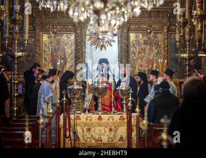 Ökumenisches Patriarchat von Konstantinopel, Istanbul, Türkei - 06. Januar 2022 : Innere Details der historischen Kirche. Stockfoto