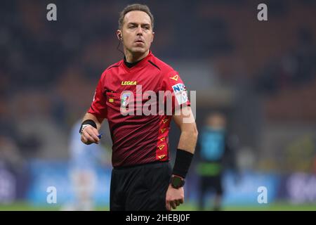 Mailand, Italien. 9th Januar 2022. Der Schiedsrichter Luca Pairetto schaut während des Serie-A-Spiels bei Giuseppe Meazza, Mailand, nach. Bildnachweis sollte lauten: Jonathan Moscrop/Sportimage Kredit: Sportimage/Alamy Live News Stockfoto