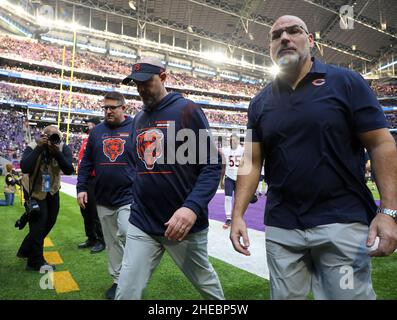Chicago trägt Cheftrainer Matt Nagy verlässt das Feld nach einem 31-17-Verlust gegen die Minnesota Vikings am US-Bankstadion am Sonntag, 9. Januar 2022, in Minneapolis. (Foto von Stacey Wescott/Chicago Tribune/TNS/Sipa USA) Stockfoto