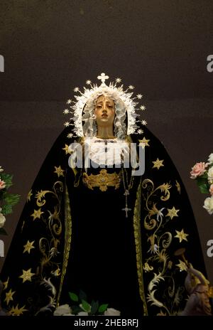 Statue der Jungfrau von los Dolores, Kirche des heiligen Antonius von Padua, Frigiliana, Provinz Malaga, Spanien Stockfoto