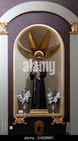 Statue des Heiligen Antonius Kirche des Heiligen Antonius von Padua, Frigiliana, Provinz Malaga, Spanien Stockfoto