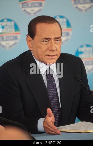 Silvio Berlusconi, Anführer von Forza Italia, während einer Pressekonferenz im Wahlkampf. Mailand, Italien - März 2011 Stockfoto