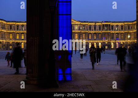 Frankreich. Paris (75) (1th Bezirk). Louvre Museum. Am Abend, unter dem Pavillon von Sully: Spiel der Schatten, Farben und Lichter in der Passage, die con Stockfoto