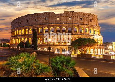 Kolosseum von Rom, schöne Nacht voller Blick, Italien Stockfoto