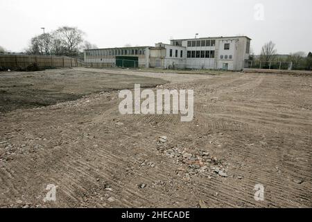 Ehemaliges GKN-Fabrikgelände in Wolverhampton, 2007 für eine Bellway Homes-Wohnsiedlung abgerissen Stockfoto