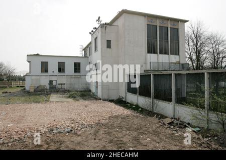 Ehemaliges GKN-Fabrikgelände in Wolverhampton, 2007 für eine Bellway Homes-Wohnsiedlung abgerissen Stockfoto