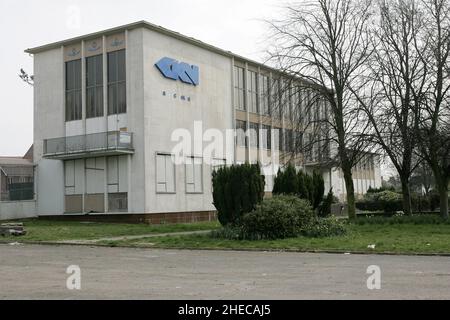 Ehemaliges GKN-Fabrikgelände in Wolverhampton, 2007 für eine Bellway Homes-Wohnsiedlung abgerissen Stockfoto