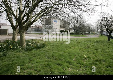 Ehemaliges GKN-Fabrikgelände in Wolverhampton, 2007 für eine Bellway Homes-Wohnsiedlung abgerissen Stockfoto