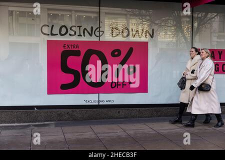 Schild zum Schließen vor dem Kaufhaus „House of Fraser“ in der Oxford Street, London, Uniuted Kingdom Stockfoto