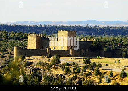 Burg der mittelalterlichen Stadt Pedraza in Segovia. Stockfoto