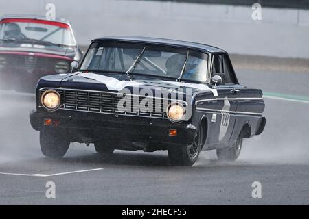 Julian Thomas, Callum Lockie, Ford Falcon, Touring Car Racing vom 1960s, ein 45-minütiges Rennen für ein oder zwei Fahrer mit einem obligatorischen Boxenstopp, Tran Stockfoto