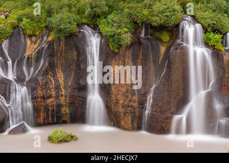 Island, Region Vesturland, Wasserfall Hraunfossar, Fluss Litlafjlot und Hvita, Grahraun Lava Field Stockfoto