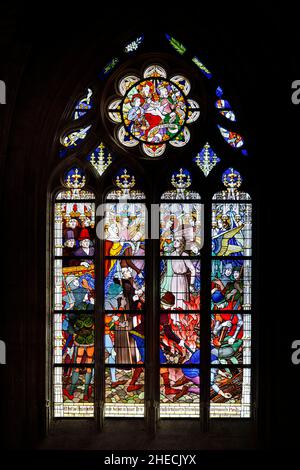 Frankreich, Loiret, Orleans, Jeanne d'Arc am Scheiterhaufen, Buntglasfenster der Kathedrale Ste Croix Stockfoto