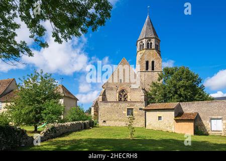 Frankreich, Nievre, Livry, Dorf an der Via Lemovicensis oder Vezelay, einer der Hauptwege nach Santiago de Compostela, Notre-Dame-de-la-Nativit? kirche Stockfoto