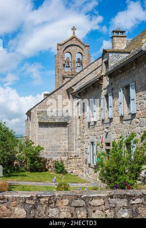 Frankreich, Lozere, regionaler Naturpark Aubrac, Marchastel, Kirche Sainte-Croix-et-Saint-Pierre Stockfoto