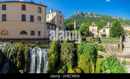 Frankreich, Lozere, Florac-Trois-Rivieres, kleine Stadt am Stevenson Trail oder GR 70, fließt der Fluss Vibro durch die Stadt Stockfoto