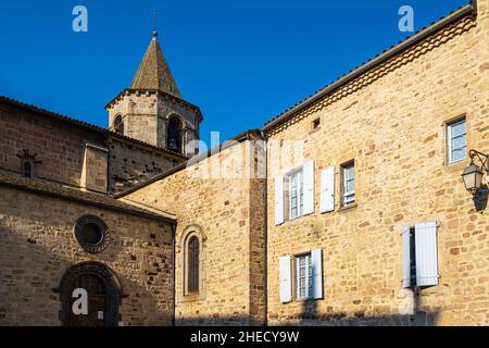 Frankreich, Lozere, Langogne, Bühne auf dem Stevenson-Weg oder GR 70, 12th Jahrhundert Saint-Gervais und Saint-Protais romanische Kirche Stockfoto