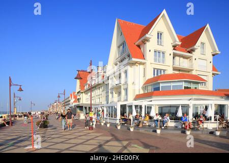 Belgien, Westflandern, De Haan, direkt am Meer Stockfoto