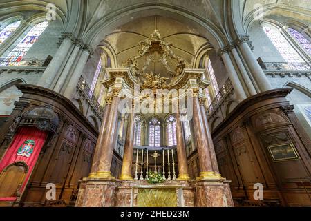 Frankreich, Maine et Loire, Loire-Tal, das von der UNESCO zum Weltkulturerbe erklärt wurde, Angers, Kathedrale Saint Maurice im gotischen Stil von Plantagenet, der Hauptbaldachin-Altar im Barockstil, der 1758 von Denis Gervais erbaut wurde Stockfoto