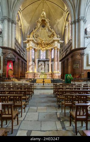 Frankreich, Maine et Loire, Loire-Tal, das von der UNESCO zum Weltkulturerbe erklärt wurde, Angers, Kathedrale Saint Maurice im gotischen Stil von Plantagenet, der Hauptbaldachin-Altar im Barockstil, der 1758 von Denis Gervais erbaut wurde Stockfoto